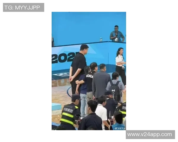 姚明亲临现场传授篮球技巧与经验激励年轻球员追逐梦想